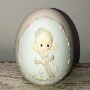 Precious Moments 1991 Easter egg